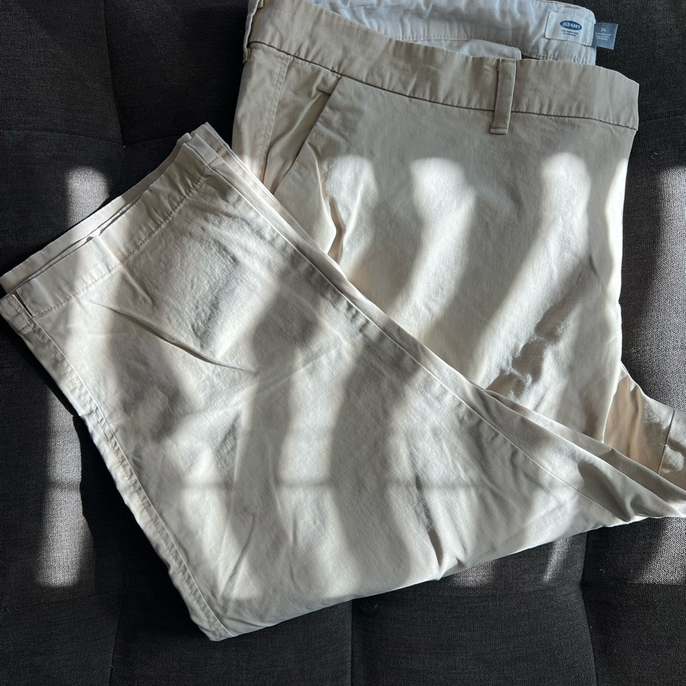 Women's Stretchy Khaki Capri Pants